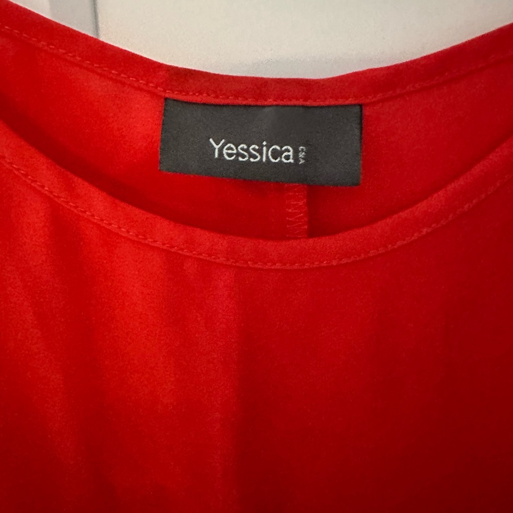 Red top - Picture 4 of 5